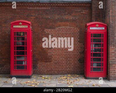 Berühmte rote Telefonboxen in London Stockfoto