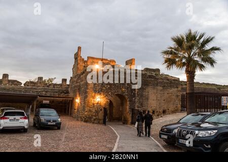 Carmona, Spanien. Der Alcazar del Rey Don Pedro (Festung des Königs Sankt Peter), ein Schloss in dieser Stadt in Andalucia in der Provinz Sevilla Stockfoto