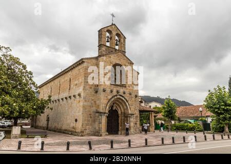 Villaviciosa, Spanien. Die Iglesia de Santa Maria de la Oliva (Kirche der Heiligen Maria von Der Olive), ein spätromanischer, röm.-kathischer Tempel Stockfoto