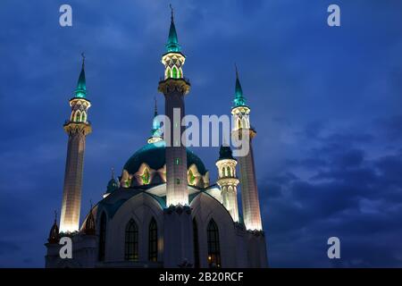 Blick auf die Moschee Kul Sharif in Kasan bei Sonnenaufgang, Russland Stockfoto