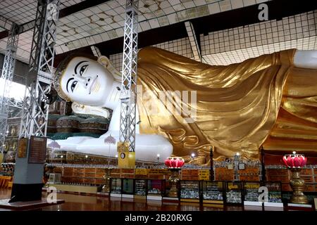 Buddha in der Liege, Shwemawdaw Pagode, Bago in Myanmar Stockfoto