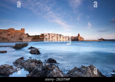 Chateau Royal Collioure bei Sonnenaufgang Frankreich Stockfoto