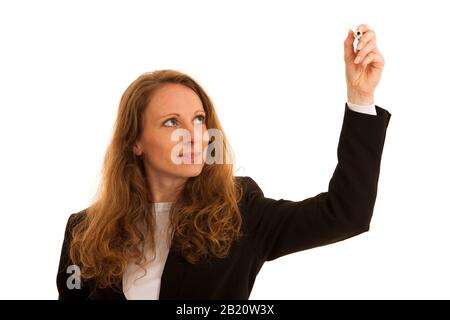 Junge Geschäftsfrau schreibt mit Marker auf einem transparenten Brett Stockfoto