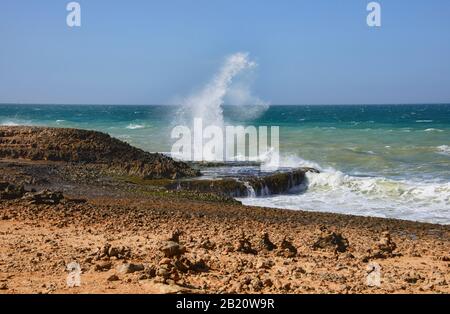 Karibische Ansichten von Cerro Pilón de Azúcar, Cabo de la Vela, Halbinsel Guajira, Kolumbien Stockfoto