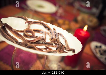 Draufsicht über köstliche Sardellenfilets in einer Party Stockfoto