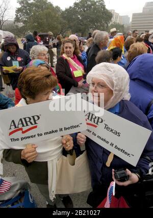 8 2005. Februar, Austin, Texas: Senioren aus Texas versammeln sich vor dem Texas Capitol, um den Abgeordneten zuzuhören, die über Probleme sprechen, mit denen eine alternde texanische Bevölkerung konfrontiert ist. ©Bob Daemmrich Stockfoto