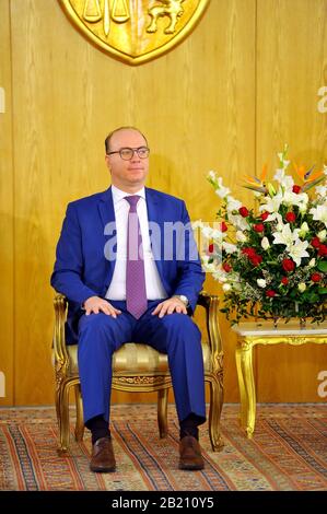 Karthago, Tunis. Februar 2020. Elyes Fakhfakh während der Zeremonie.Machtübertragung zwischen Elyes Fakhfakh und Youssef Chahed in dar Eddyafa in Karthage, während einer feierlichen Zeremonie, die in Anwesenheit von Mitgliedern der scheidenden und zurückkehrenden Regierung abgehalten wurde. Kredit: Choabri Mahjoub/ZUMA Wire/Alamy Live News Stockfoto