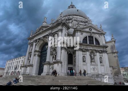 Kirche Santa Maria della Salute aus dem 17. Jahrhundert, Stadtteil Dorsoduro, Venedig, Venetien, Italien Stockfoto