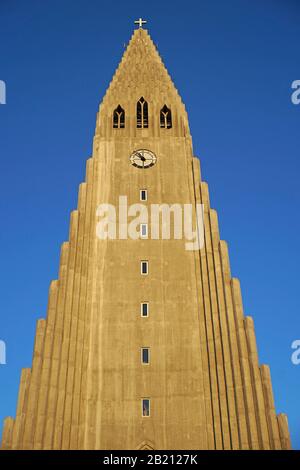 Hallgrimskirkja oder Hallgrims Kirche, Abendlicht, Reykjavik, Hoefuoborgarsvaeoio, Island Stockfoto