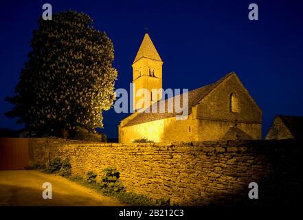 Romanische Dorfkirche, Gemeinde Taize, Ökumenischer Männerorden, Taize, Departement Saone et Loire, Burgstall, Frankreich Stockfoto