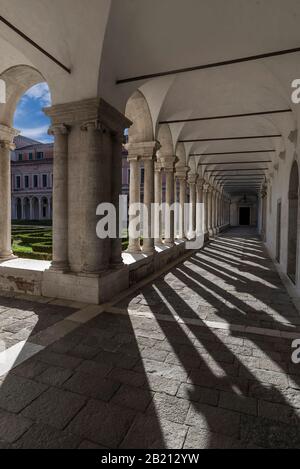 Kreuzgang des ehemaligen Klosters Giorgio Cini auf der Insel San Giorgio Maggiore, Venedig, Venetien, Italien Stockfoto