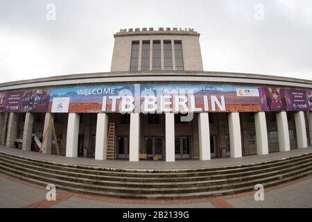 Berlin, Deutschland. Februar 2020. "Willkommen bei ITB Berlin" Credit: Paul Zinken / dpa / Alamy Live News Stockfoto