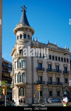 Tarragona, SPANIEN - 12. MAI 2017: Blick auf das Gebäude der Industrie- und Handelskammer in Tarragona. Stockfoto