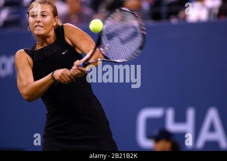 Flushing Meadows, Vereinigte Staaten. August 2006. Maria Sharapova im Einsatz bei ihrem US Open Sieg 2006 in Flushing Meadows, New York. Sharapova, eine fünfmalige Grand-Slam-Meisterin und eine der am höchsten ertragfähigen Sportlerinnen, kündigte diese Woche ihren Rücktritt vom Wettkampftennsport an. Credit: Adam Stoltman/Alamy Live News Stockfoto