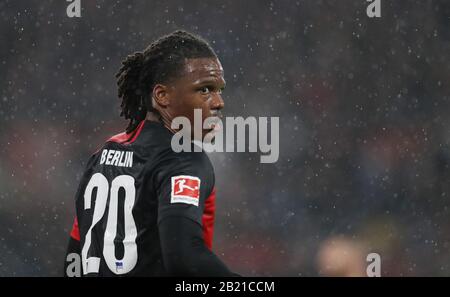 Düsseldorf, Deutschland. Februar 2020. Firo: 28.02.2020 Fußball, 2019/2020 1.Bundesliga: Fortuna Düsseldorf. Düsseldorf - Hertha BSC Berlin Enttauscht, Dedryck Boyata Nutzung weltweit Credit: Dpa / Alamy Live News Stockfoto