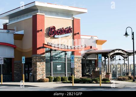 Ein Logo vor der Boston Pizza, Boston's The Gourmet Pizza Restaurant and Sports Bar Restaurant in Waldorf, Maryland, am 27. Februar, Stockfoto