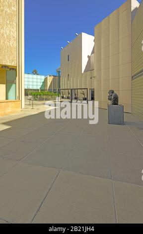 LACMA Terrasse über B. Gerald Cantor Skulpturengarten, Los Angeles County Museum of Art, Los Angeles, Kalifornien, USA Stockfoto