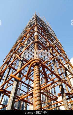 Stahlgitter auf der Baustelle Stockfoto