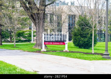 Blacksburg, USA - 19. April 2018: Virginia Tech Polytechnic Institute and State University College Campus mit Schild für Steger Hall Stockfoto