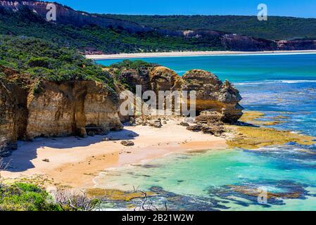 Point Addis mit Addiscot Beach in der Ferne. Victoria, Australien Stockfoto