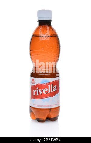 Irvine, KALIFORNIEN - 14. JULI 2014: Eine Flasche Rivella Red. 1952 kreierte der Schweizer Pionier Dr. Robert Barth das Wellness-Getränk auf der Basis von Molke und A. Stockfoto