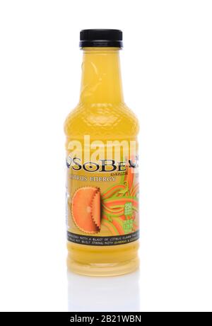 Irvine, CA - 14. MAI 2014: Eine Flasche SoBe Citrus Energy Drink Der Name SoBe ist eine Abkürzung von South Beach, benannt nach dem gehobenen Gebiet von Miam Stockfoto