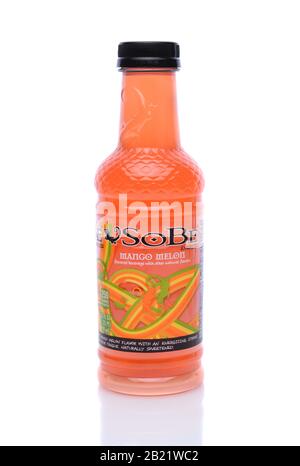 Irvine, CA - 14. MAI 2014: Eine Flasche SoBe Mango Melon Drink Der Name SoBe ist eine Abkürzung von South Beach, benannt nach dem gehobenen Viertel von Miami Stockfoto