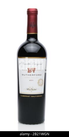 Irvine, CA - 23. JUNI 2014: Eine Flasche Bv Rutherford Cabernet Sauvignon Wein. Beaulieu Vineyard ist das längste ständig in Betrieb befindliche Weingut in Napa V Stockfoto