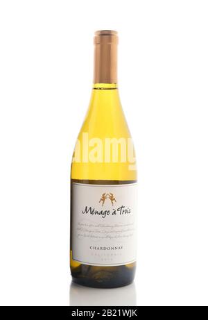 Irvine, KALIFORNIEN - 16. NOVEMBER 2016: Menage a Trois Chardonnay. Produziert von dem preisgekrönten Weingut Folie A Deux in Sonoma, Kalifornien. Stockfoto