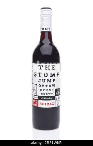 Irvine, KALIFORNIEN - 14. DEZEMBER 2017: The Stump Jump Shiraz. Von der Weinkellerei D'Arenberg im Mclaren Vale, Australien. Stockfoto