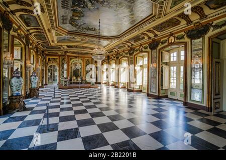 Das Botschafterzimmer im Palast von Queluz, einem Palast aus dem 18. Jahrhundert in Queluz bei Lissabon. Es war Architekt von Mateus Vicente de O Stockfoto