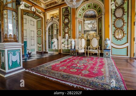 Das Botschafterzimmer im Palast von Queluz, einem Palast aus dem 18. Jahrhundert in Queluz bei Lissabon. Es war Architekt von Mateus Vicente de O Stockfoto