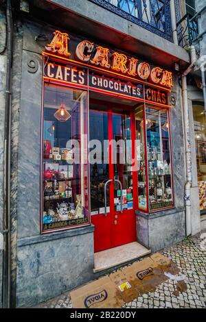 A CARIOCA ist ein Kaffeehaus, das sich auf Bica (Espresso) in Lissabon Portugal spezialisiert hat Stockfoto