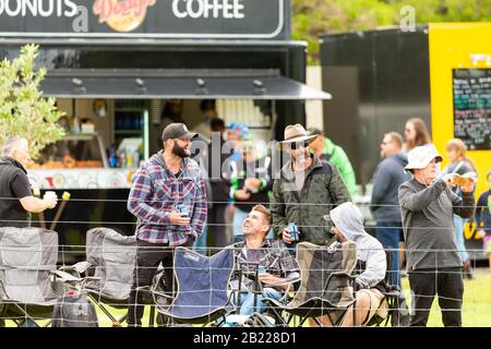 Melbourne, Australien, 29. Februar 2020. Motorsportfans während der Motul FIM Superbike-Weltmeisterschaft, Phillip Island Circuit, Australien. Credit: Dave Hewison/Alamy Live News Stockfoto