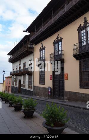 La Orotava, Spanien - 12. Januar 2020: Haus der Balkone (La Casa de los Balcones) in La Orotava, Insel Tenera Stockfoto