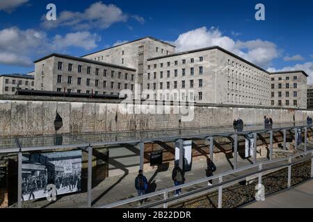 Bundesfinanzminister, Freigeländer, Topographie des Terrors, Niederkirchnerstraße, Kreuzberg, Berlin, Deutschland Stockfoto