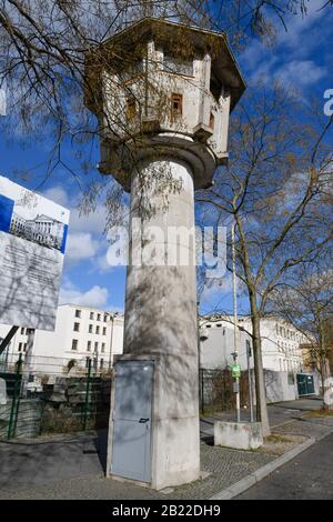 DDR-Wachturm, Erna-Berger-Straße, Potsdamer Platz, Tiergarten, Berlin, Deutschland Stockfoto