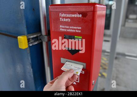 Ticketentwerter, S-Bahn, Berlin, Deutschland Stockfoto