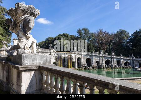 Italien, CASERTA - 19. Oktober 2019: Der Königspalast und die Gärten von Caserta (Palazzo reale di Caserta), erbaut im 18. Jahrhundert, ehemalige Residenz des Barock Stockfoto