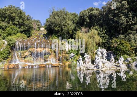 Italien, CASERTA - 19. Oktober 2019: Der Königspalast und die Gärten von Caserta (Palazzo reale di Caserta), erbaut im 18. Jahrhundert, ehemalige Residenz des Barock Stockfoto