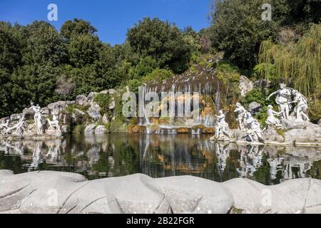 Italien, CASERTA - 19. Oktober 2019: Der Königspalast und die Gärten von Caserta (Palazzo reale di Caserta), erbaut im 18. Jahrhundert, ehemalige Residenz des Barock Stockfoto