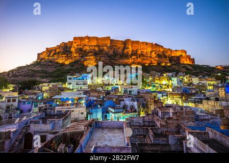 Nachtansicht von jodhpur und mahrangarh Fort in indien Stockfoto