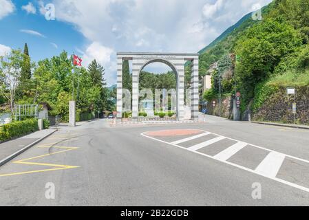 Eintritt in die Stadt Campione d'Italia, Luganersee Stockfoto