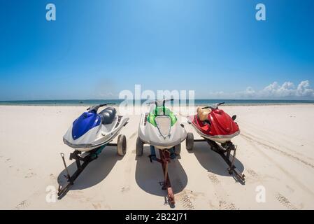 Diani Beach Verleih Jet Ski Wassersport Aktivitäten am Strand in Sansibar und Watamu. Drei Jet-Skies zu mieten Stockfoto
