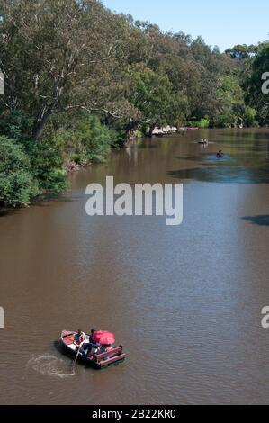 Bootstouren auf dem Yarra River im Studley Park, Melbourne, Australien Stockfoto