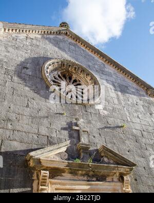 Tür zur Nikolaikirche, Perast, Kotor Bay, Montenegro Stockfoto
