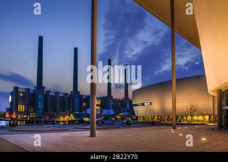 VW-Kraftwerk, Konzernforum, Zeithaus, VW Autostadt, Wolfsburg, Niedersachsen, Deutschland Stockfoto