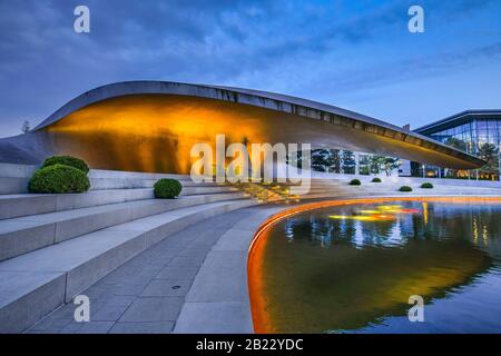 Lagune, Porsche-Pavillon, VW Autostadt, Wolfsburg, Niedersachsen, Deutschland Stockfoto