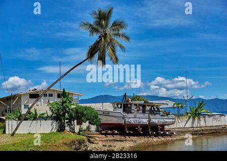 Aotau ist die Hauptstadt der Provinz Milne Bay im Südosten von Papua-Neuguinea. Sie liegt am Nordufer der Milne Bay. Die Stadt ist Loca Stockfoto