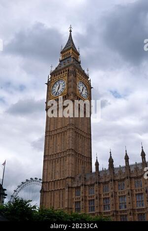 Der Palast von Westminster mit dem Queen Elizabeth Tower (Big Ben). Westminster, London, Großbritannien Stockfoto